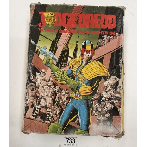 733 - A Judge Dredd board / card game (Boxed unchecked)