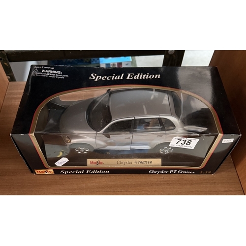 738 - A boxed Maisto Special Edition 1:18 scale Chrysler PT Cruiser die cast model in box
