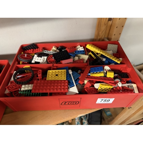 759 - A mixed lot of vintage Lego