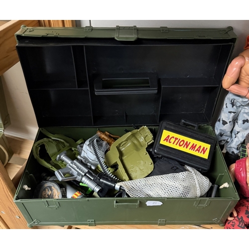 760 - A quantity of Action Men and accessories