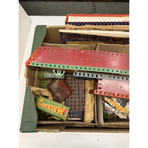 762 - A large box of vintage Meccano