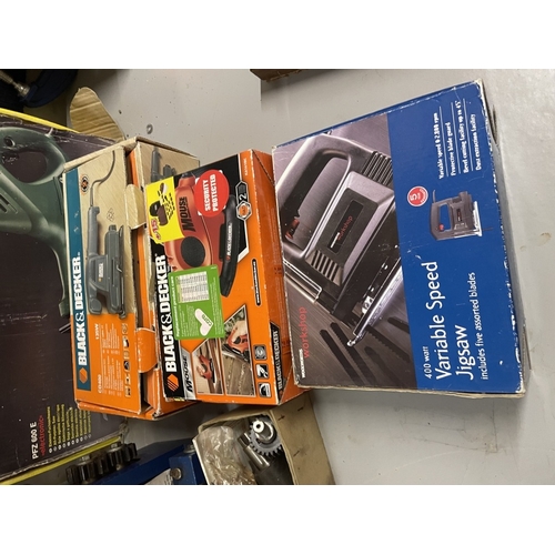 2924 - A boxed Bosch reciprocating saw, sander etc