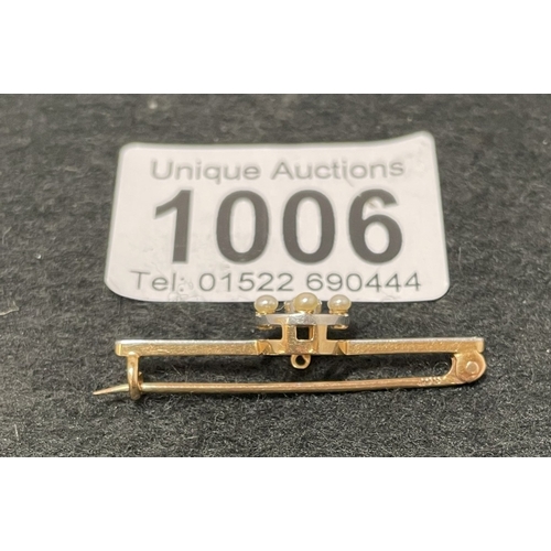 1006 - A 15ct gold and seed pearl brooch (total weight 2.8g)