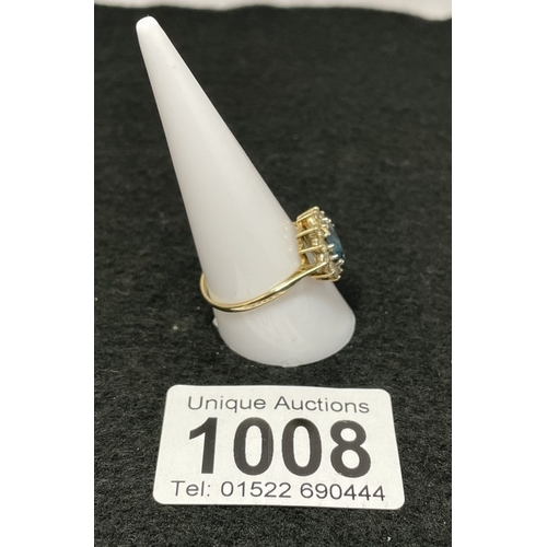 1008 - A gold ring with Topaz and cz cluster (total weight 2.62g)