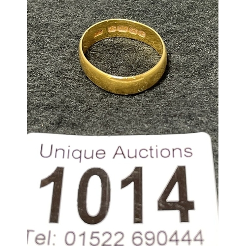 1014 - A 22ct gold wedding band size L (total weight 4.63g)