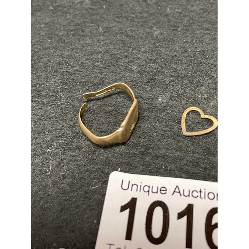 1016 - A 9ct gold heart locket and chain and a 9ct gold ring (for scrap) (total weight 5.24g)