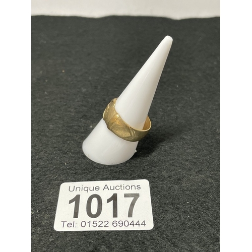 1017 - A 9ct gold belt buckle ring (total weight 6.36g)
