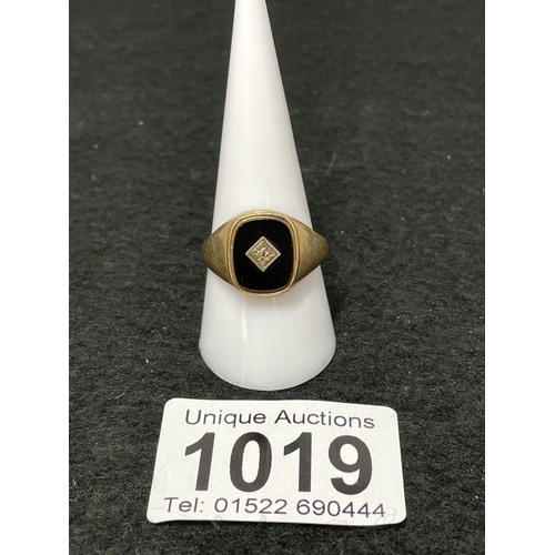 1019 - A 9ct gold signet ring size S 1/2 (total weight 3.16g)