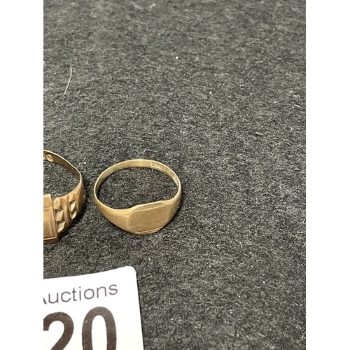 1020 - 3 9ct gold signet rings, 1 a/f (total weight 7.55g)