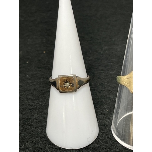 1022 - 2 9ct gold signet rings (total weight 5.3g)