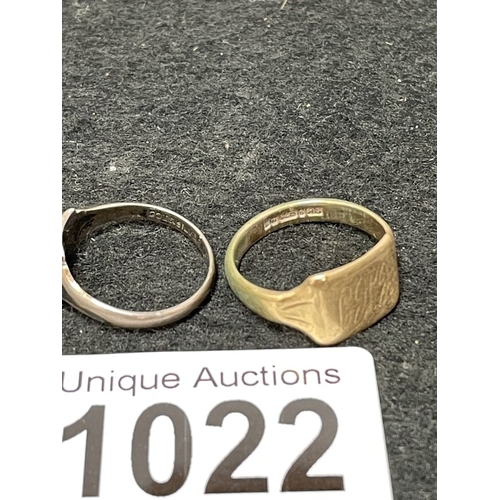 1022 - 2 9ct gold signet rings (total weight 5.3g)