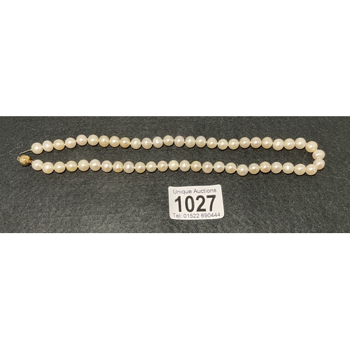 1027 - A set of pearls with 9ct pearl ball and clasp (clasp af)