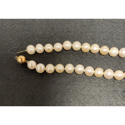 1027 - A set of pearls with 9ct pearl ball and clasp (clasp af)