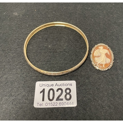 1028 - A 9ct bonded gold bangle (6.75g) and a silver surround cameo