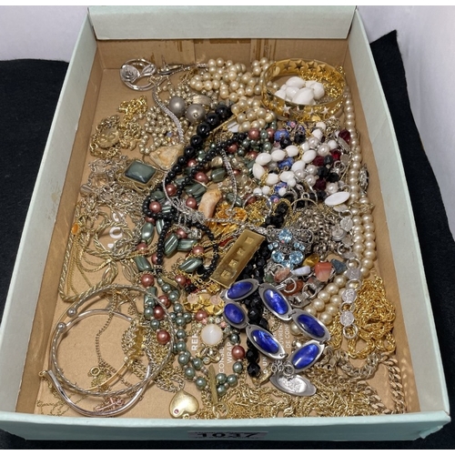 1037 - A good collection of costumew jewellery and gold coloured and silver coloured chains