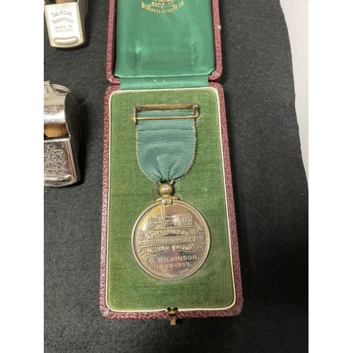 1040 - Railway related including 2 x ACME Thunderer whistles, British Railways cap badge, a Ruston & Hornsb... 