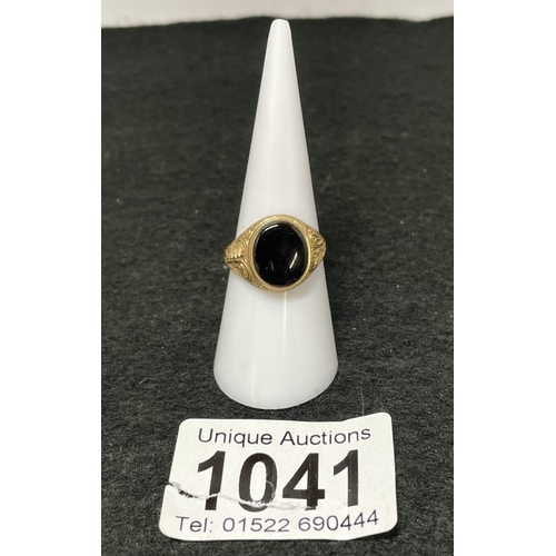 1041 - A 9ct gold Signet ring size N (total weight 2.87g)