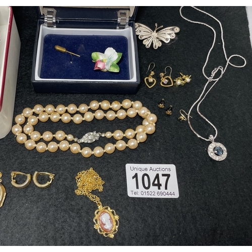 1047 - A boxed Pulsar watch and a quantity of costume jewellery