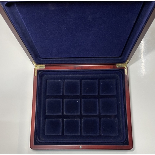 1052 - An empty coin presentation box