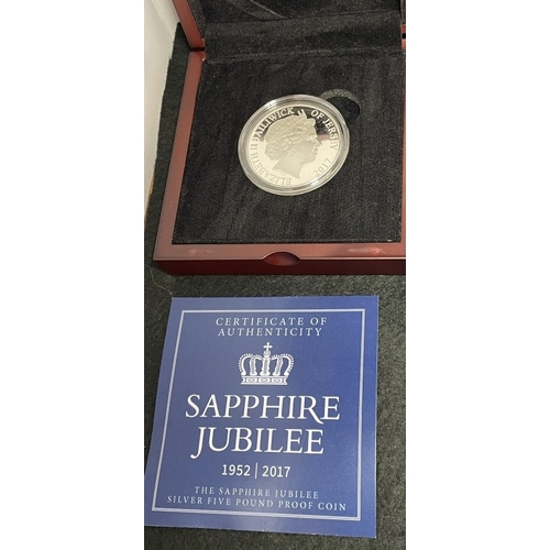 1059 - A collection of cased silver coins including 2013 Cook Islands 5 Dollars line of succession (28.28g)... 