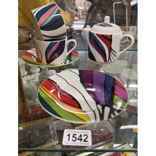 1542 - A quantity of vivid fine porcelain including 2 cups, 2 saucers & teapot