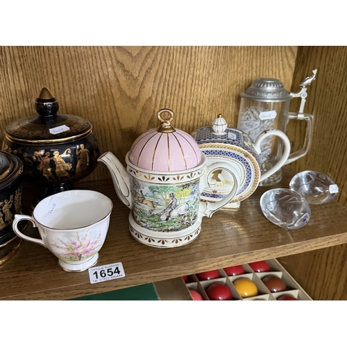 1654 - A quantity of pottery, china & glassware including Royal Albert teacup, AK Made in 24K gold urns etc