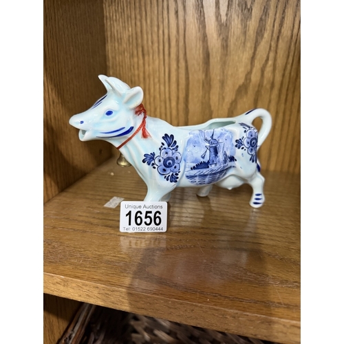 1656 - A delft blue & white ceramic cow creamer