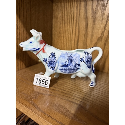 1656 - A delft blue & white ceramic cow creamer
