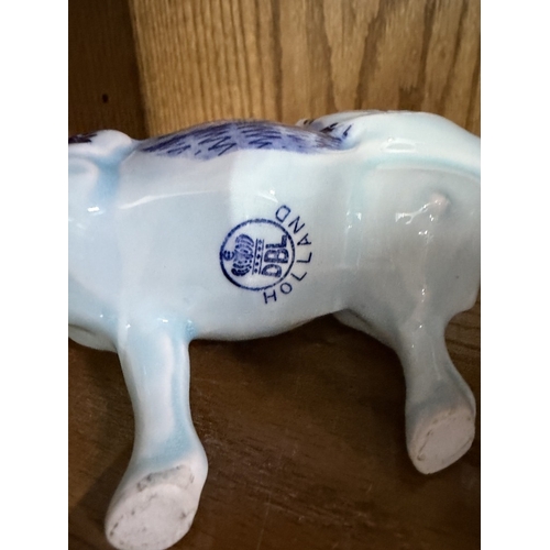 1656 - A delft blue & white ceramic cow creamer