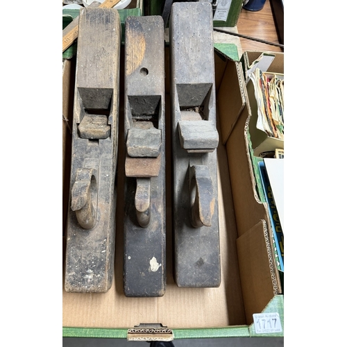 1717 - 2 large wooden planes