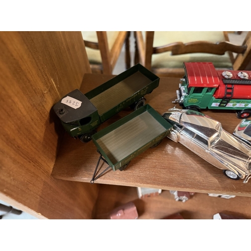 1911 - A quantity of loose diecast including Matchbox Models Of Yesteryear 1918 Crossley Beer lorries, Corg... 