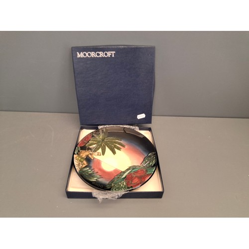 6 - A Moorcroft birth of light Ltd edition plate
No 958/2000   22.5cm wide 
Comes with it's box