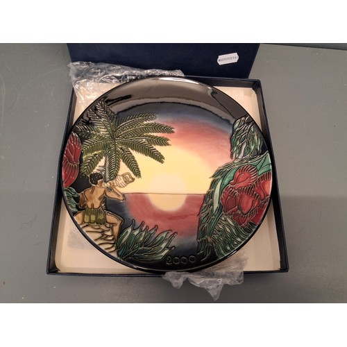 6 - A Moorcroft birth of light Ltd edition plate
No 958/2000   22.5cm wide 
Comes with it's box