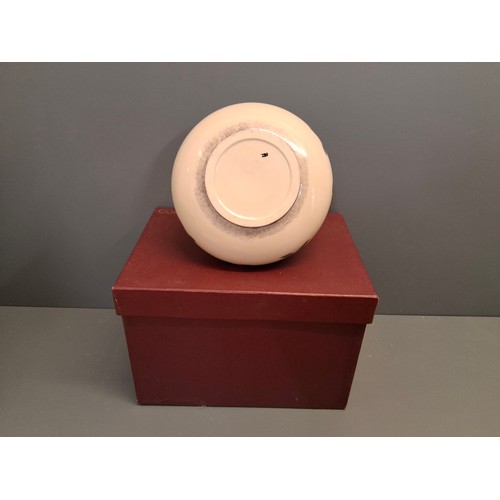 60 - Cobridge stoneware Periwinkle pattern squat shape vase.
Height 19cm with box.