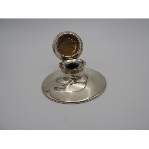 198 - COIN MOUNTED SILVER CAPSTAN INKWELL EARLY 20TH CENTURY of typical form, marks rubbed10cm diam... 