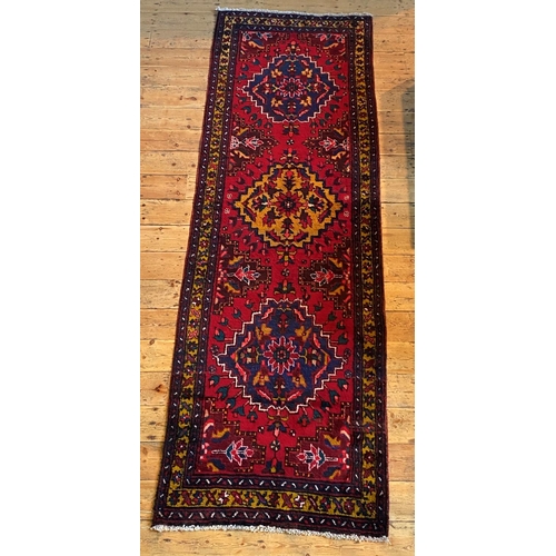 64 - AZARI RED/GREEN MEDALLION PATTERN RUNNER 335cm x105cm