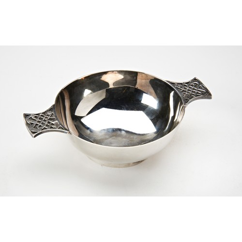 216 - SILVER PORRINGEREDINBURGH 1978the two handles cast in relief with stylised Celtic knots14.5cm wide4.... 