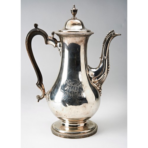 207 - GEORGE II SILVER COFFEE POTWILLIAM HOLMES, LONDON 1718with a scroll wood handle and urn shaped finia... 