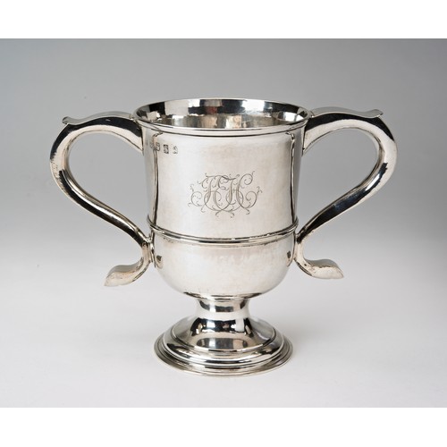 200 - GEORGE III SILVER CUPJOHN LANGLANDS & JOHN ROBERTSON,  NEWCASTLE 1784with twin s-scroll handles ... 