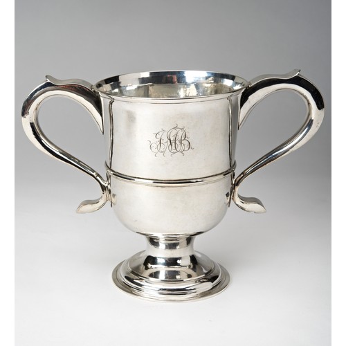 201 - GEORGE III SILVER CUPJOHN LANGLANDS & JOHN ROBERTSON, NEWCASTLE 1786with twin s-scroll handles a... 