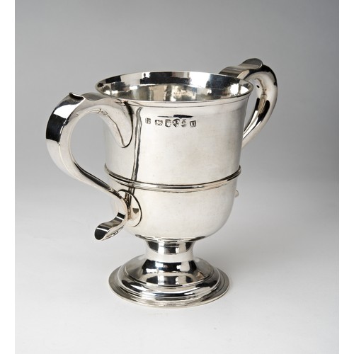 201 - GEORGE III SILVER CUPJOHN LANGLANDS & JOHN ROBERTSON, NEWCASTLE 1786with twin s-scroll handles a... 