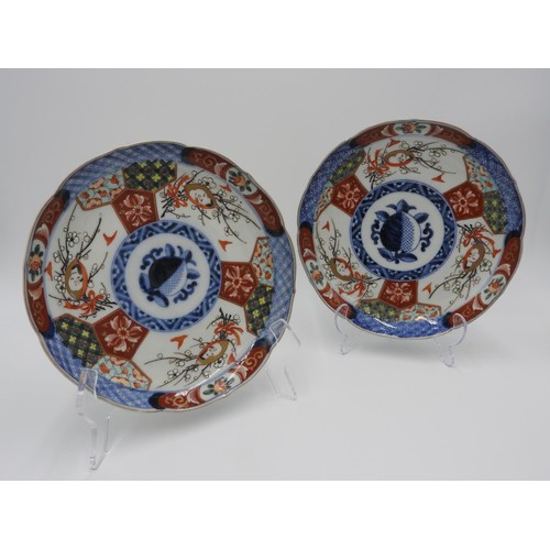 612 - PAIR OF JAPANESE IMARI DISHES LATE EDO / MEIJI PERIODthe barbed dishes painted with three framed fac... 