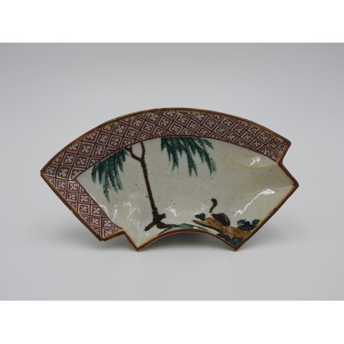 620 - KO KUTANI DISHES CIRCA 1650-1660painted with birds in rocky outcrops116cm wideNOTE: for a similar ex... 