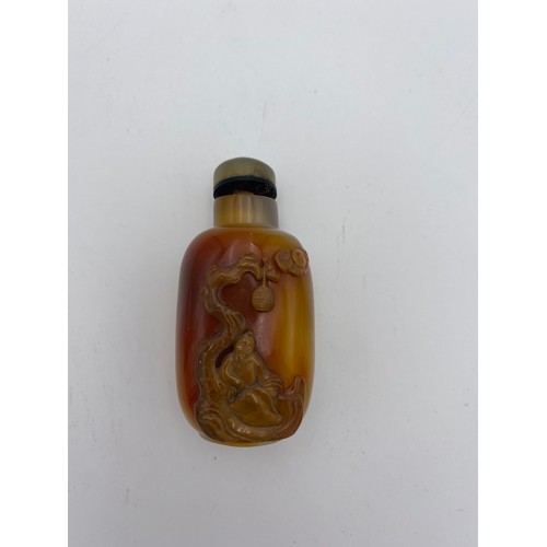 294 - CARVED AGATE SNUFF BOTTLE QING DYNASTY, 19TH CENTURYfinely carved in relief with Shoula seated benea... 