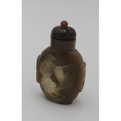 296 - CARVED AGATE SNUFF BOTTLE AND STOPPERQING DYNASTY, 19TH CENTURYthe sides carved a monkey, birds and ... 