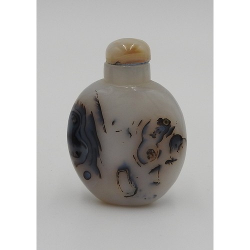 297 - 'SHADOW' AGATE SNUFF BOTTLEQING DYNASTY, 19TH CENTURYwith hardstone stopper7cm high... 