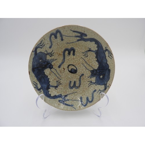 285 - SWATOW WARE BLUE AND WHITE DISHMING DYNASTYpainted with two opposed dragons chasing a flaming pearl&... 