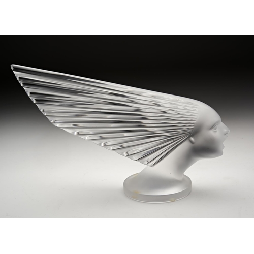 206 - A MODERN LALIQUE 'VICTOIRE' CLEAR GLASS CAR MASCOTengraved 'Lalique (R) France S101'14 cm long, 15 c... 