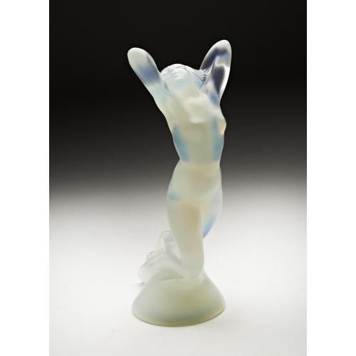 212 - A MODERN LALIQUE 'VITESSE' STYLE OPALESCENT CAR MASCOTengraved 'Lalique (R) France N150'18.5 cm high... 