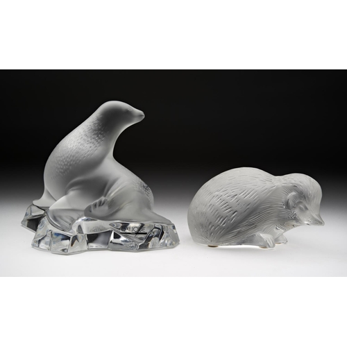 219 - A MODERN LALIQUE 'SEAL ON ICE'signed 'Lalique (R) France' and a modern Lalique hedgehog14 cm high ma... 